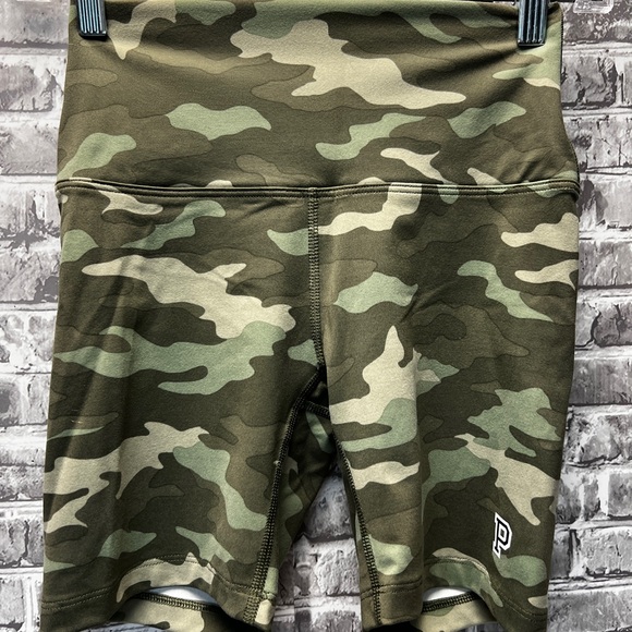 NWT PINK camouflage shorts - Picture 4 of 6